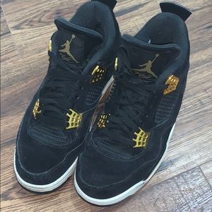 Aj 4 royalty